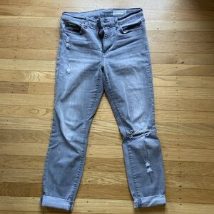 Comfy grey stretchy jeans with frayed detail